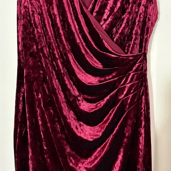 Elegant Velvet Dress in Rich Burgundy​ - Picture 2 of 5